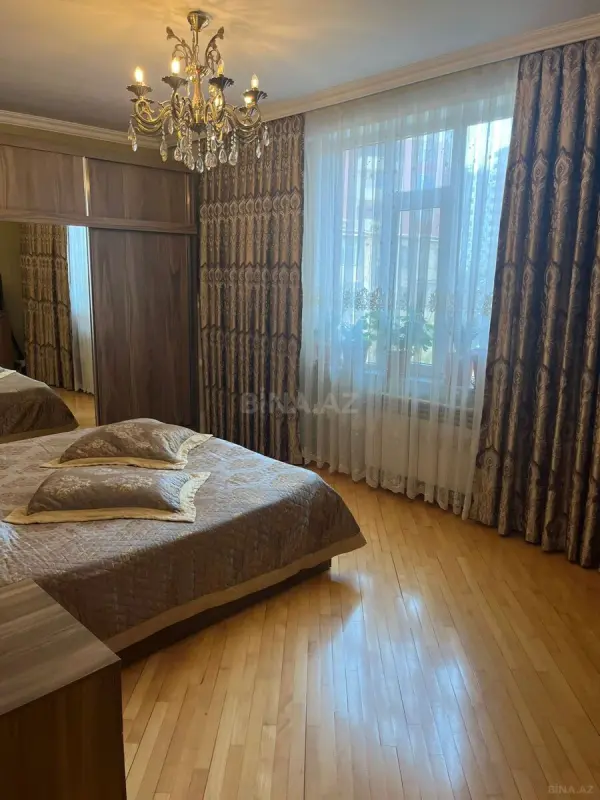 Satılır 3 otaqlı mənzil 118 m²