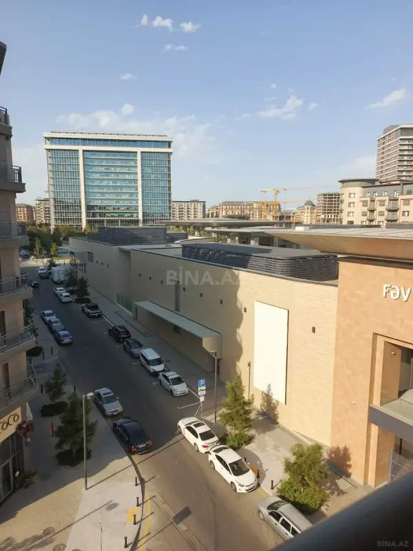 Satılır 4 otaqlı mənzil 220 m²
