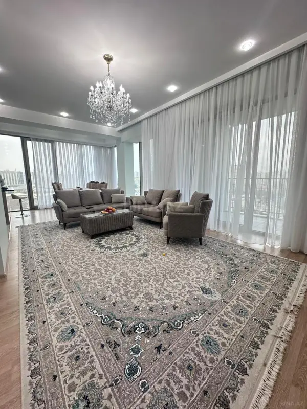 Kirayə verilir 4 otaqlı mənzil 160 m²