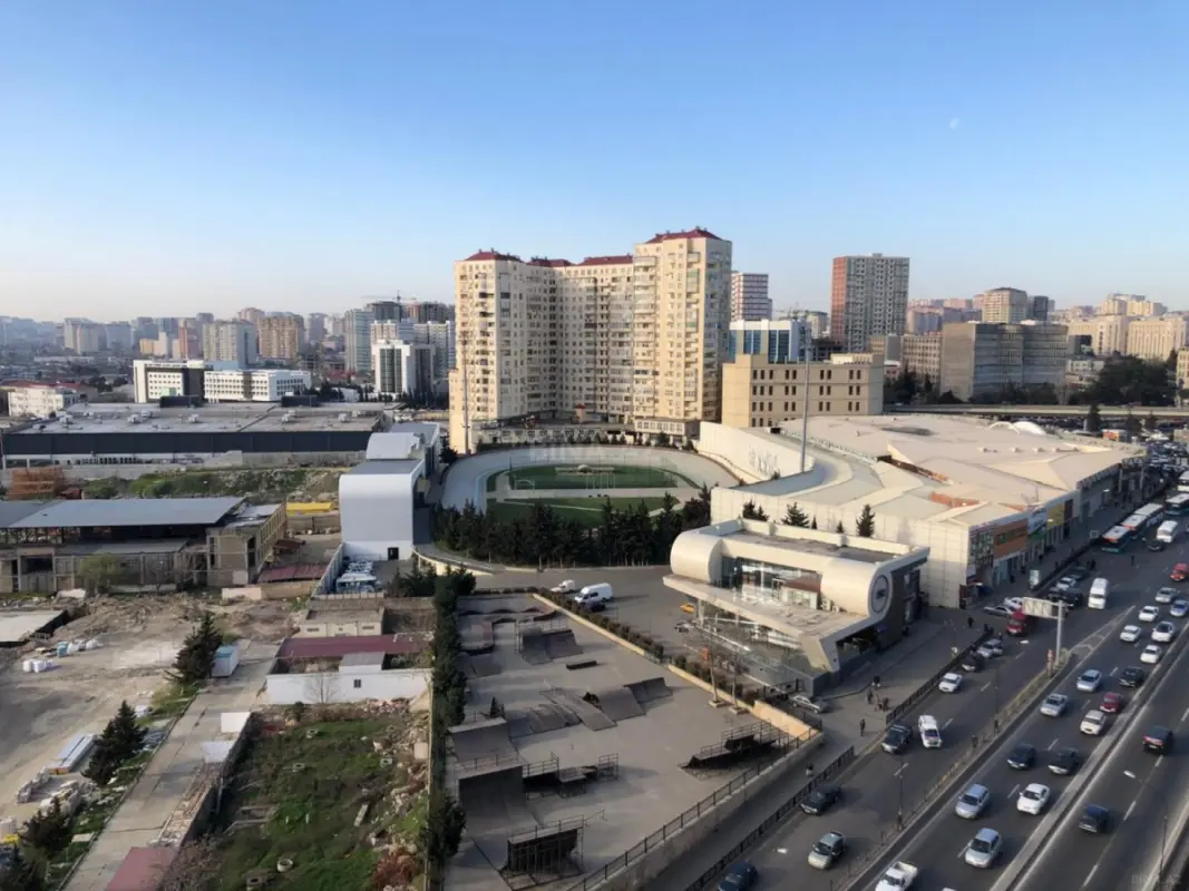 Satılır 3 otaqlı mənzil 136 m²