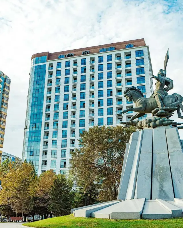Satılır 4 otaqlı mənzil 209 m²