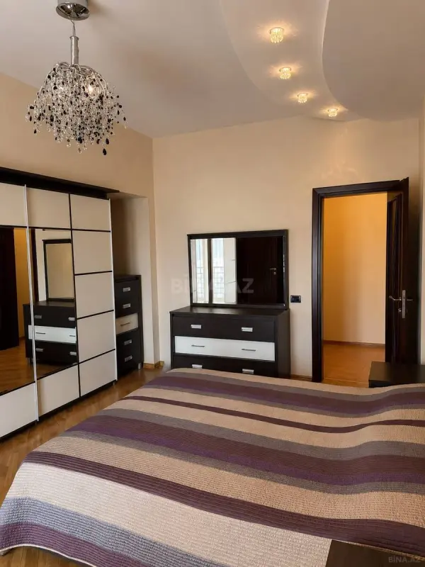 Satılır 3 otaqlı mənzil 148 m²