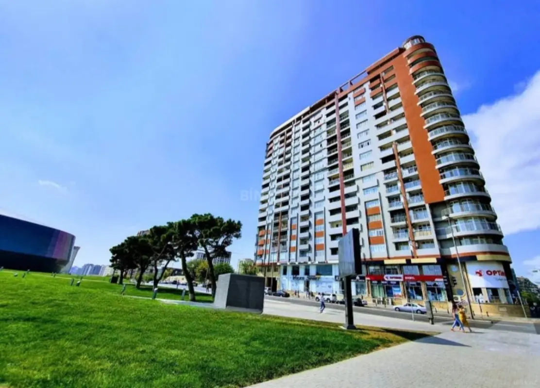 Satılır 3 otaqlı mənzil 130 m²
