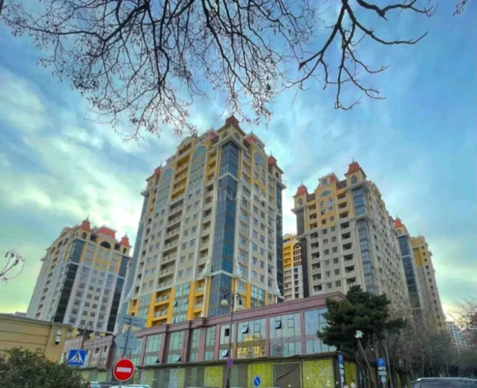 Satılır 3 otaqlı mənzil 110 m²