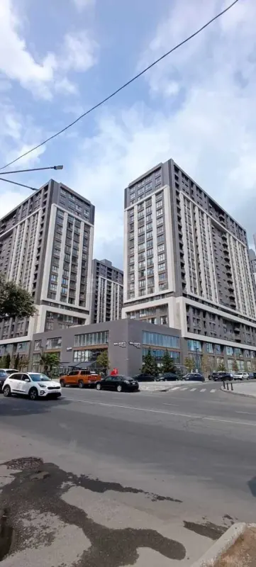 Satılır 3 otaqlı mənzil 92 m²