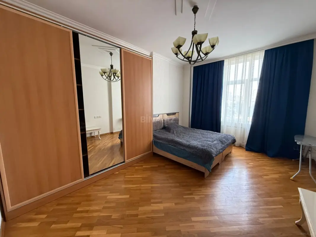 Kirayə verilir 3 otaqlı mənzil 155 m²