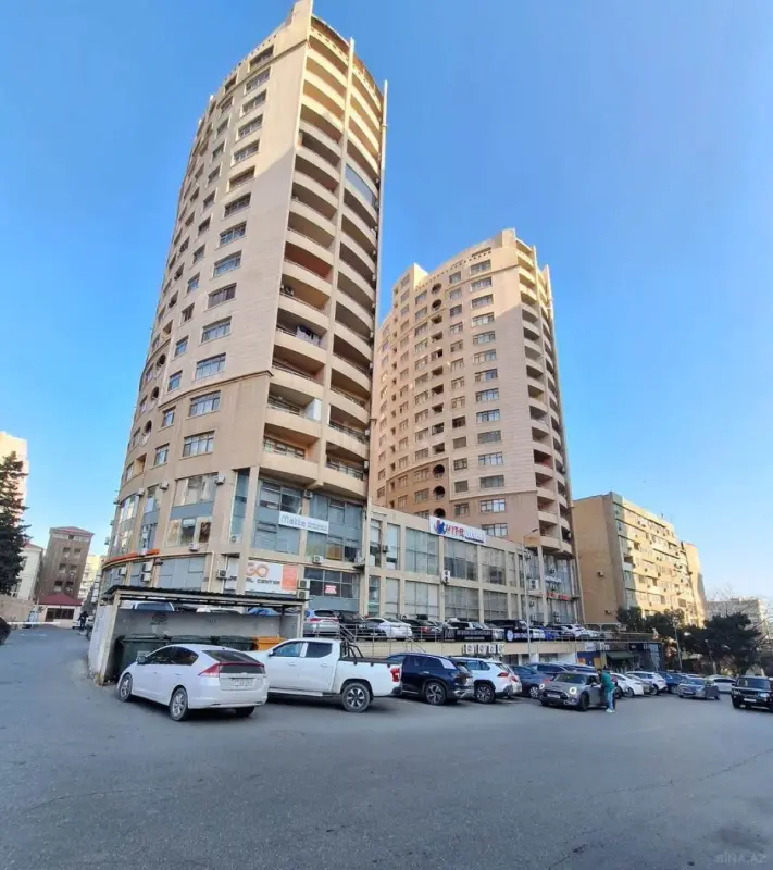 Satılır 3 otaqlı mənzil 135 m²