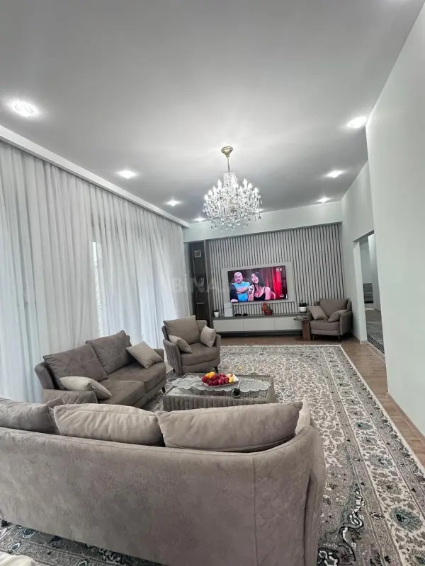 Kirayə verilir 4 otaqlı mənzil 130 m²