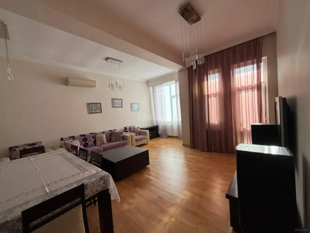 Kirayə verilir 4 otaqlı mənzil 140 m²