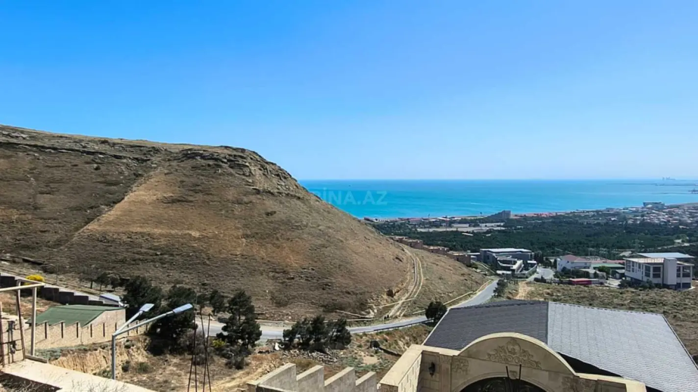 Satılır 5 otaqlı həyət evi 300 m²