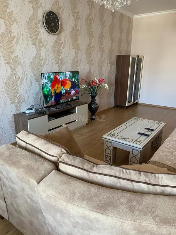 Kirayə verilir 2 otaqlı mənzil 90 m²
