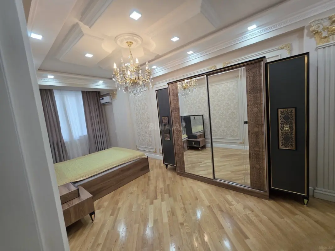 Kirayə verilir 4 otaqlı mənzil 138 m²