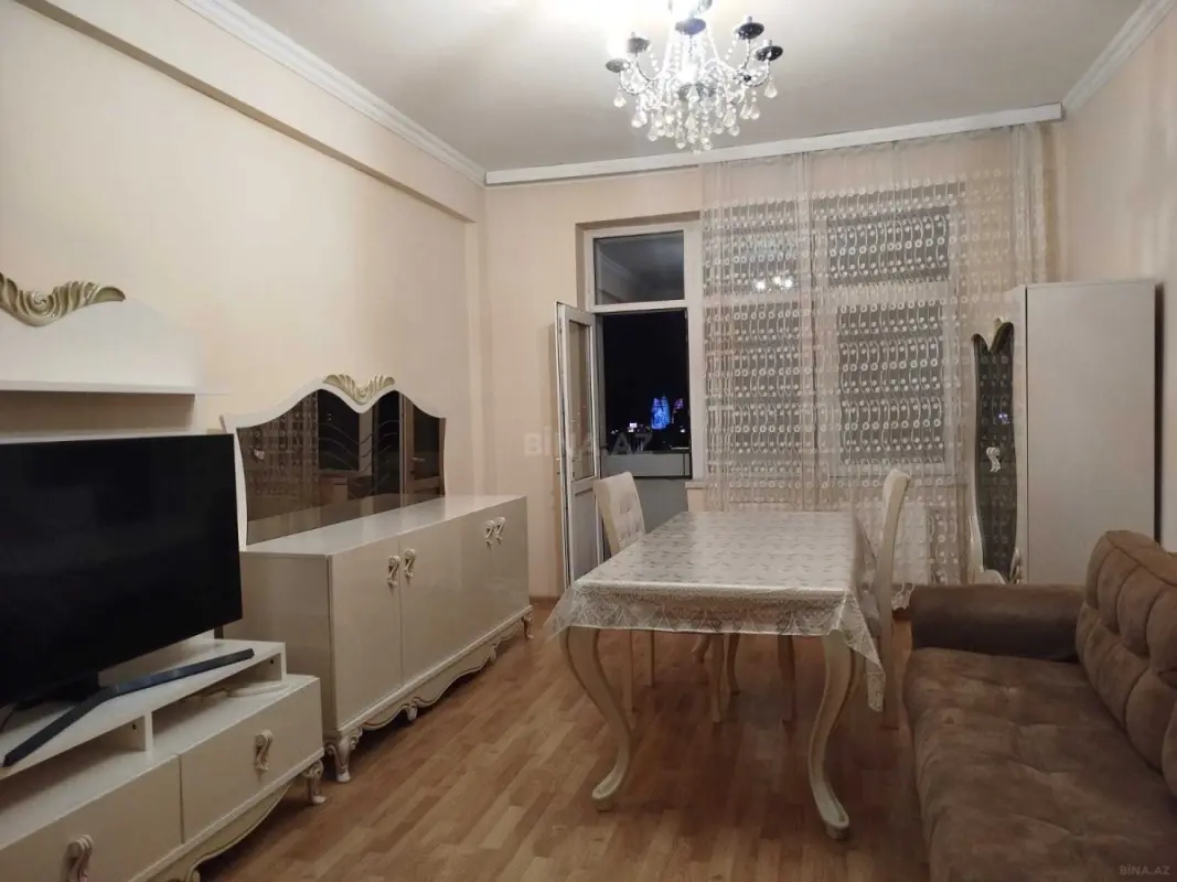 Kirayə verilir 3 otaqlı mənzil 130 m²