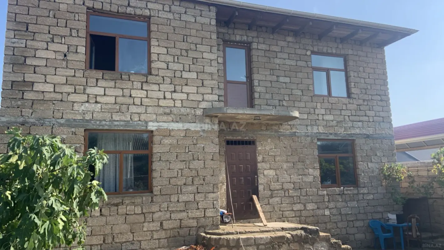 Satılır 5 otaqlı həyət evi 140 m²