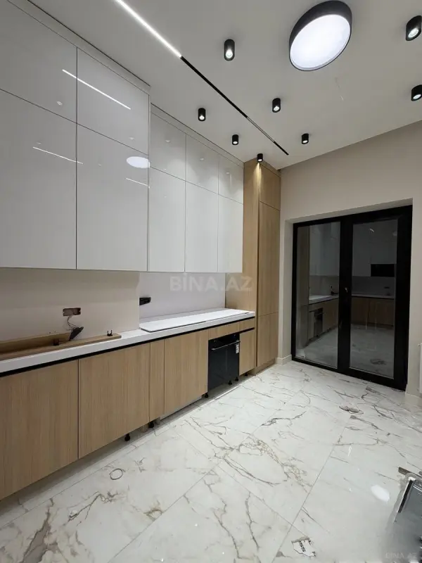 Satılır 2 otaqlı mənzil 101 m²