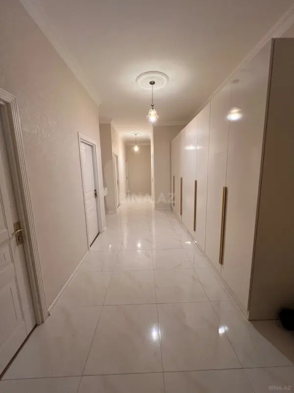 Satılır 3 otaqlı mənzil 138 m²