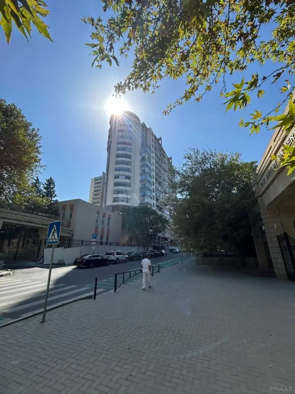 Kirayə verilir 5 otaqlı mənzil 258 m²
