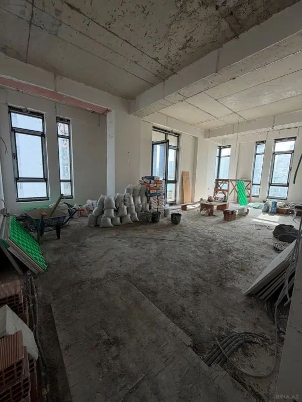 Satılır 4 otaqlı mənzil 220 m²