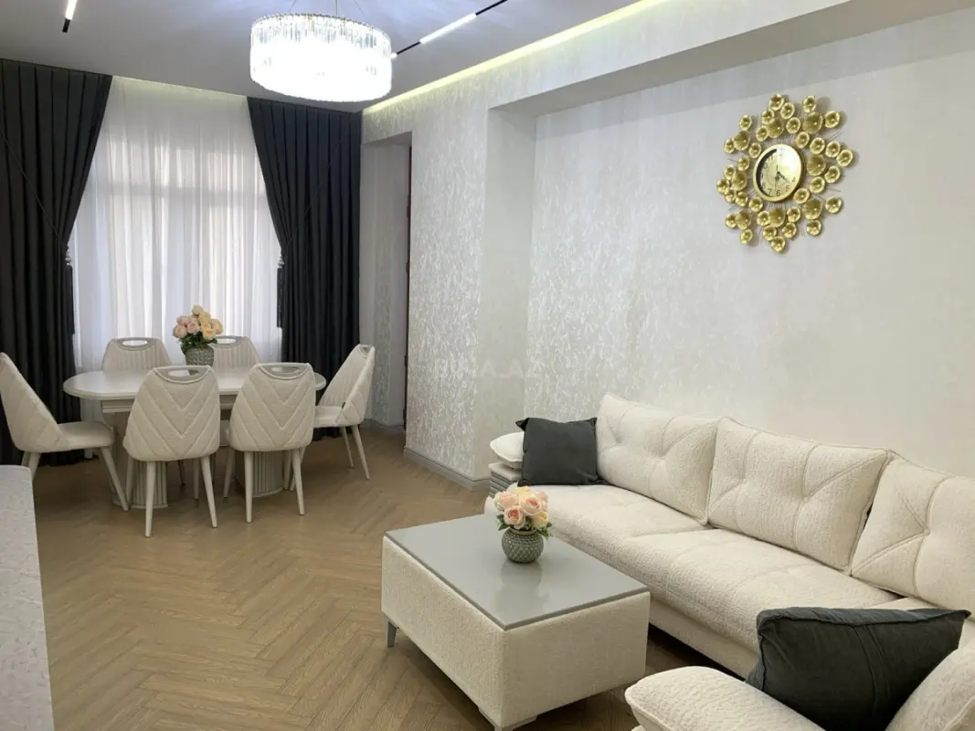 Satılır 3 otaqlı mənzil 108 m²