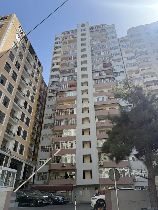 Satılır 2 otaqlı mənzil 117 m²