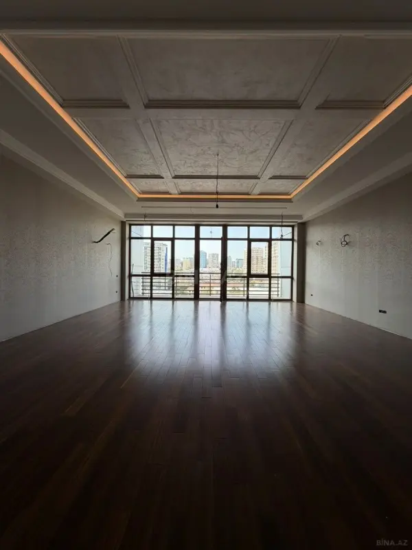 Satılır 4 otaqlı mənzil 200 m²