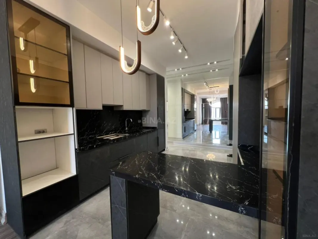 Satılır 2 otaqlı mənzil 83 m²