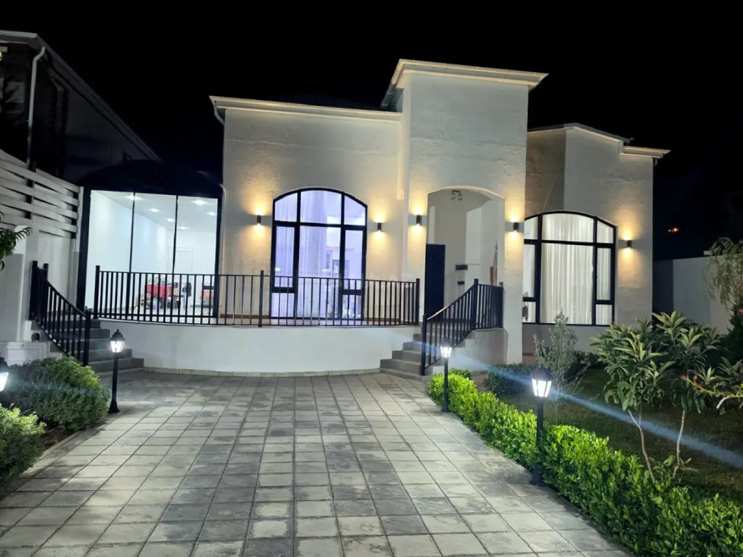 Satılır 5 otaqlı həyət evi 280 m²