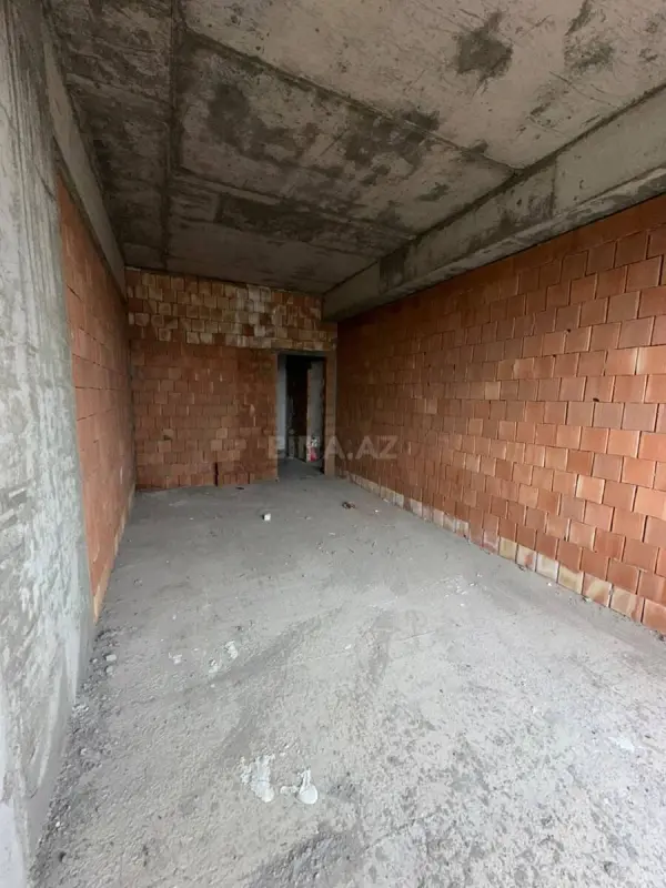Satılır 2 otaqlı mənzil 92 m²