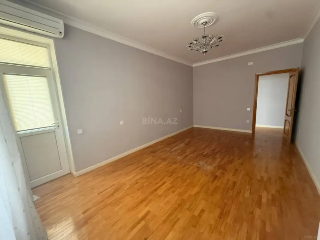 Satılır 4 otaqlı mənzil 155 m²