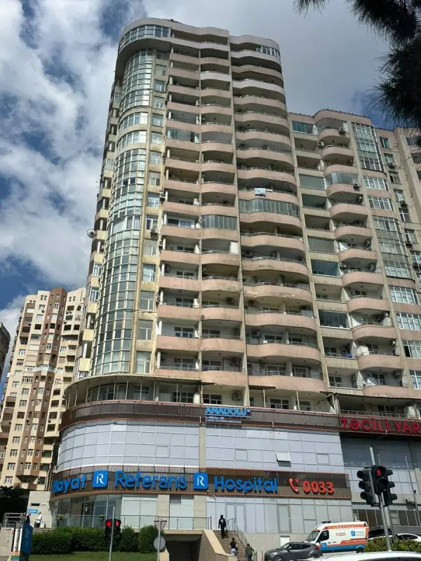 Satılır 3 otaqlı mənzil 160 m²