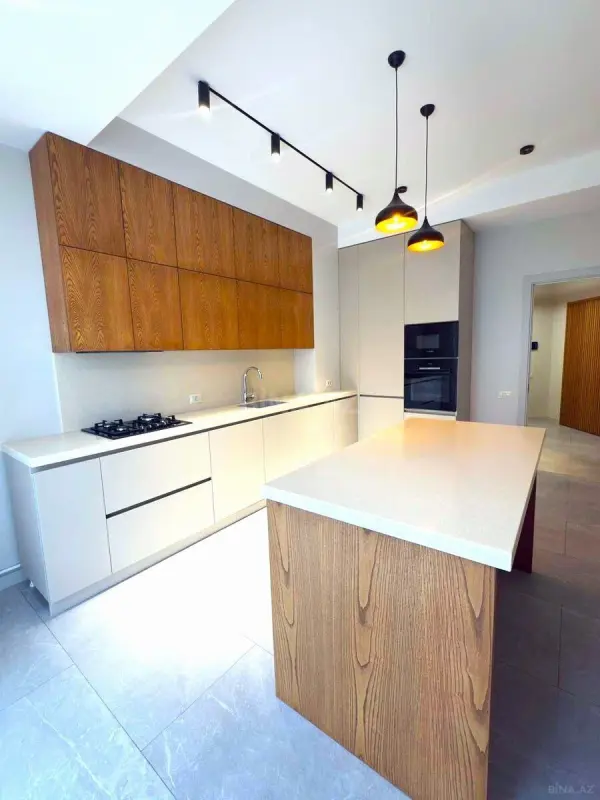 Satılır 3 otaqlı mənzil 134 m²