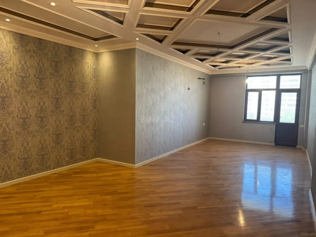 Satılır 4 otaqlı mənzil 232 m²