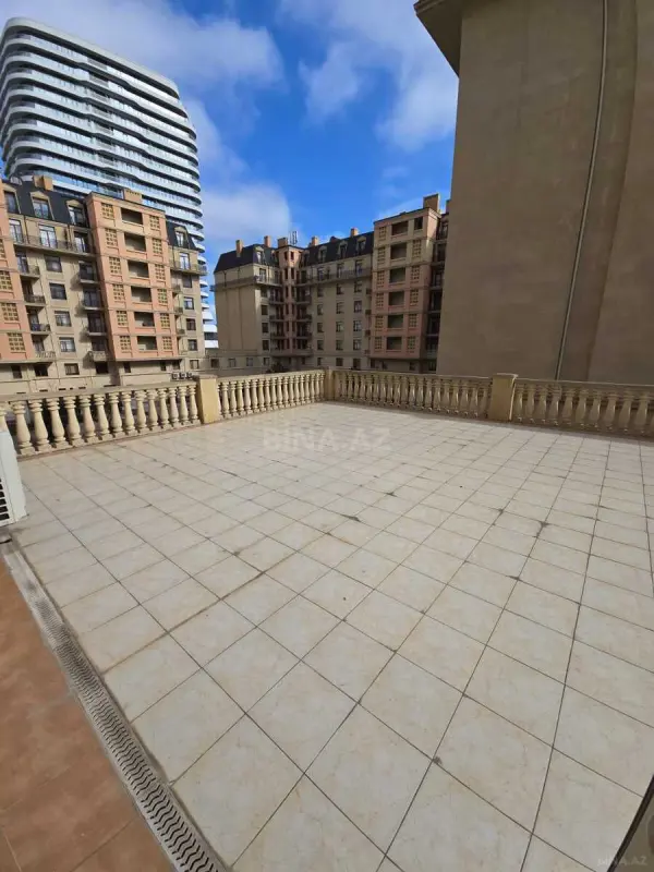Kirayə verilir 4 otaqlı mənzil 200 m²