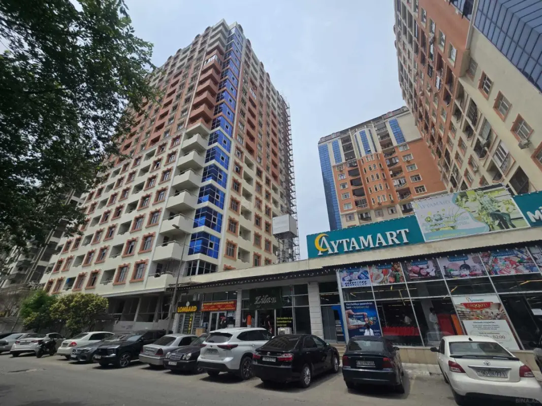 Satılır 3 otaqlı mənzil 130 m²