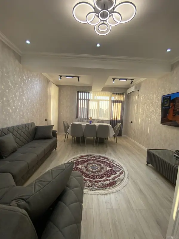 Satılır 2 otaqlı mənzil 82 m²