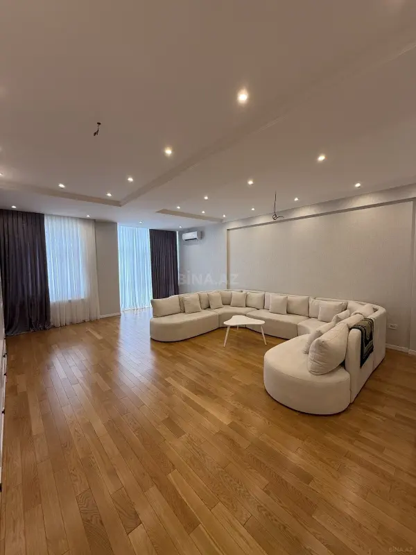 Satılır 4 otaqlı mənzil 210 m²