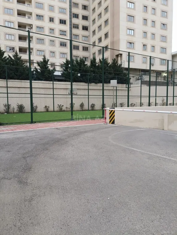 Satılır 4 otaqlı mənzil 172.5 m²