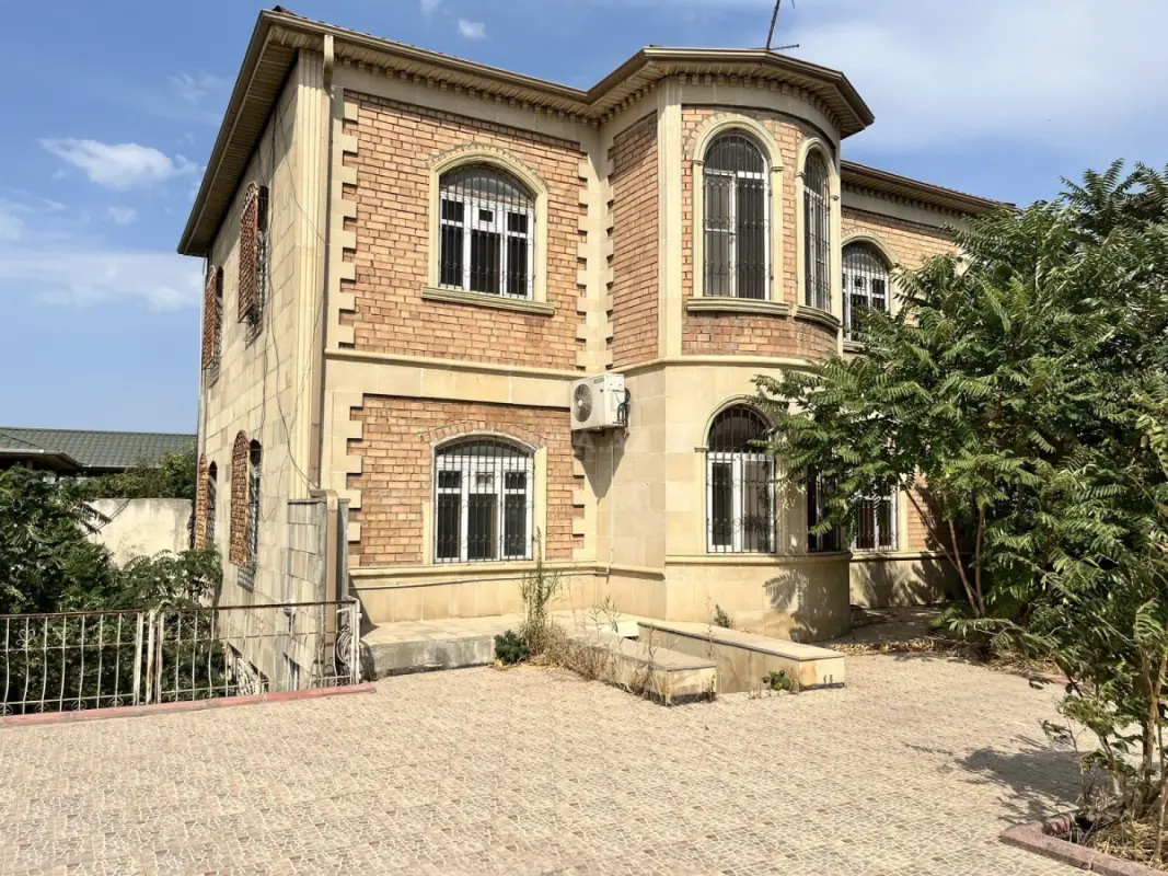 Satılır 6 otaqlı həyət evi 450 m²