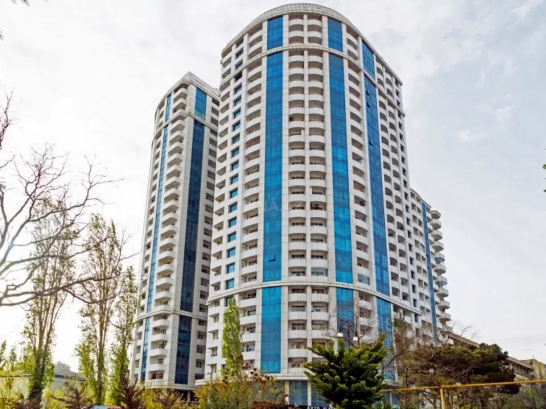 Satılır 3 otaqlı mənzil 150 m²