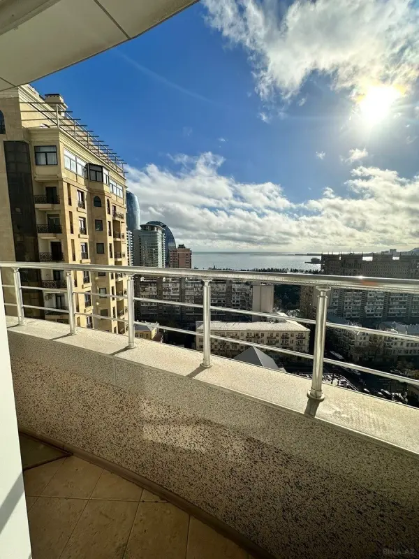 Kirayə verilir 4 otaqlı mənzil 247 m²