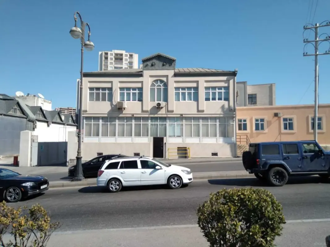 Satılır obyekt 650 m²