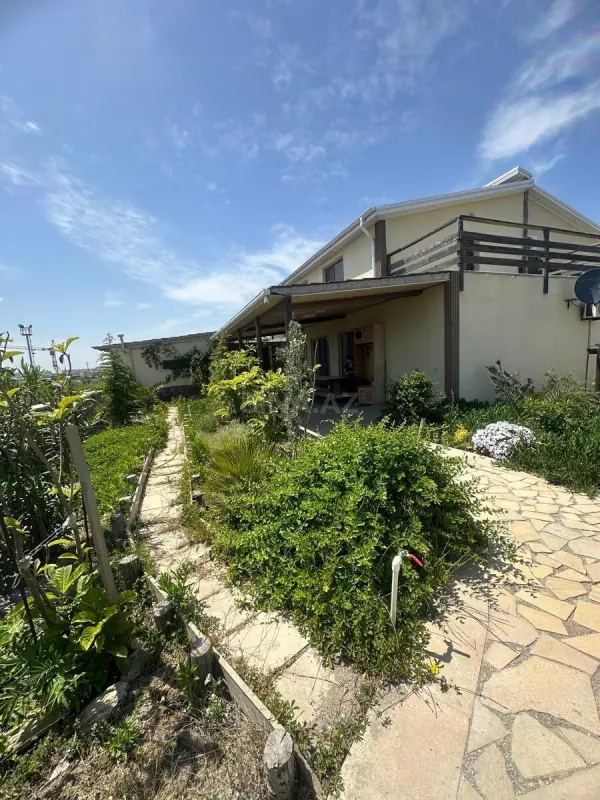 Satılır 6 otaqlı həyət evi 240 m²