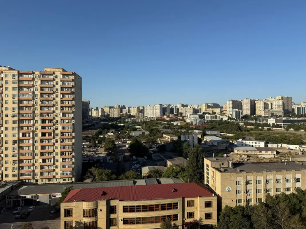 Satılır 3 otaqlı mənzil 130 m²
