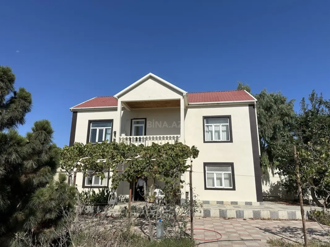 Satılır 5 otaqlı həyət evi 200 m²