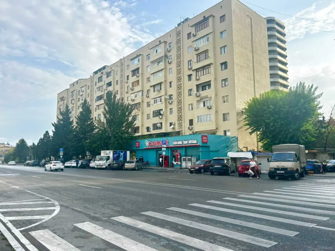 Satılır 4 otaqlı mənzil 120 m²