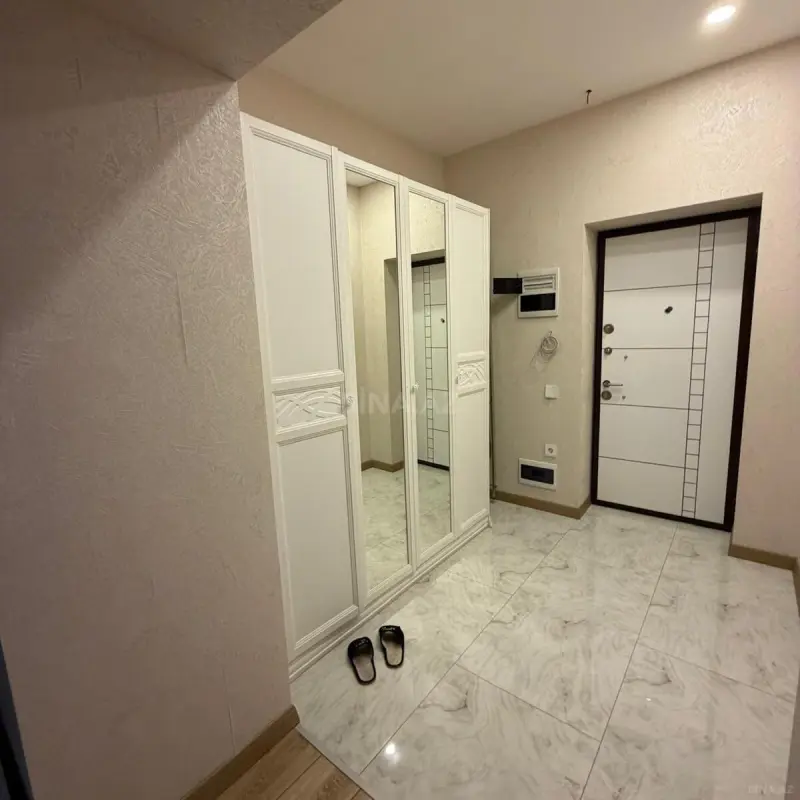 Satılır 4 otaqlı mənzil 178 m²