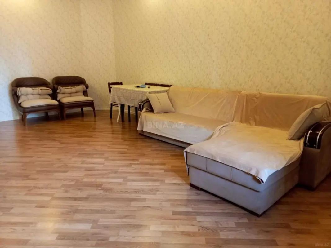 Kirayə verilir 2 otaqlı mənzil 101 m²