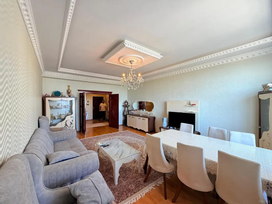 Satılır 3 otaqlı mənzil 130 m²