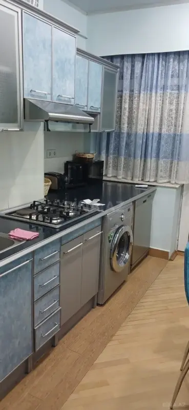 Kirayə verilir 2 otaqlı mənzil 97 m²