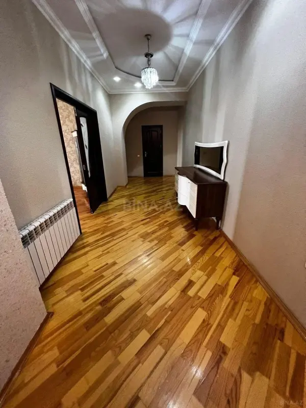 Kirayə verilir 2 otaqlı mənzil 106 m²